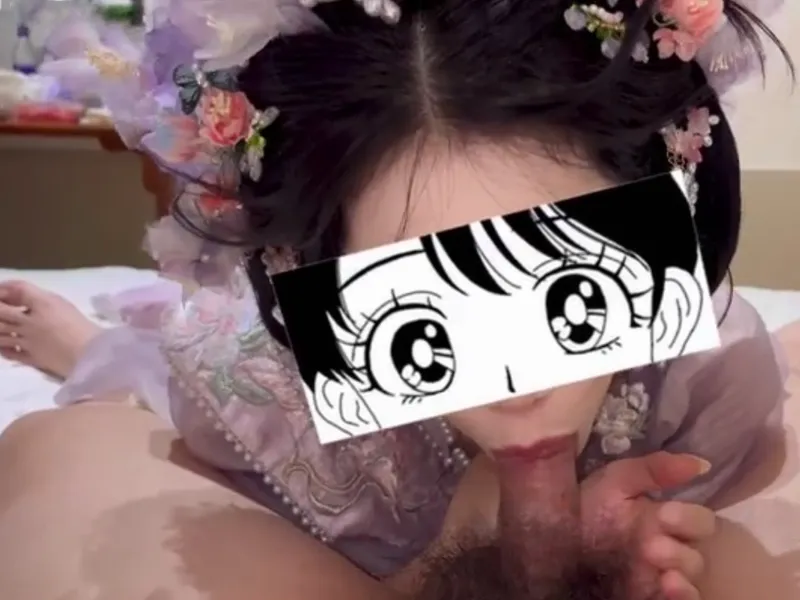 Gái xinh trong bộ đồ cục cưng mút chuối cực đã